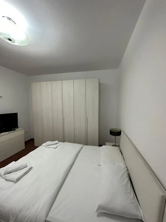 Center Apartment Easy Tirana