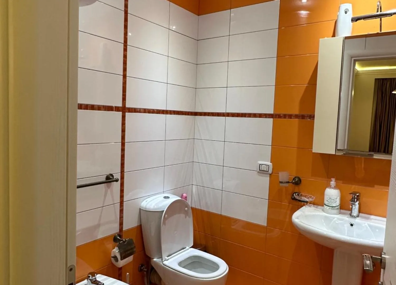 Center Apartment Easy Tirana 0*,