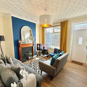 Summer Lane House-3 Bedrooms-close To M1-longer Stay-free Parking Holiday home Barnsley